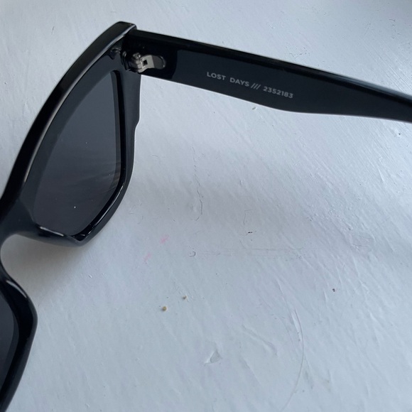 Le Specs Lost Days Sunglasses, Black - Picture 6 of 8